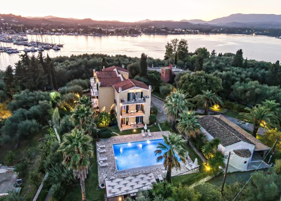 Bird's eye view, Pool view