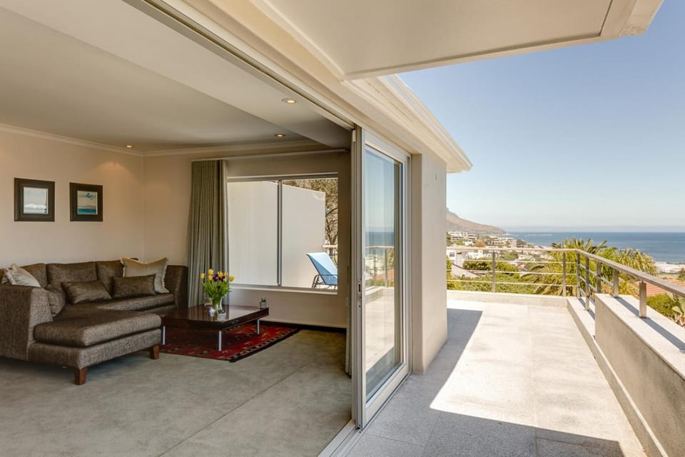 View (from property/room), Balcony/Terrace, Seating area, Bedroom, Sea view