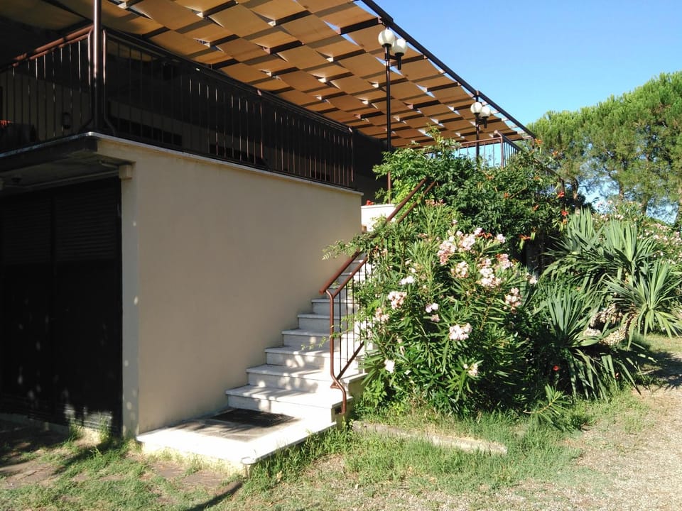 Facade/entrance, Floor plan
