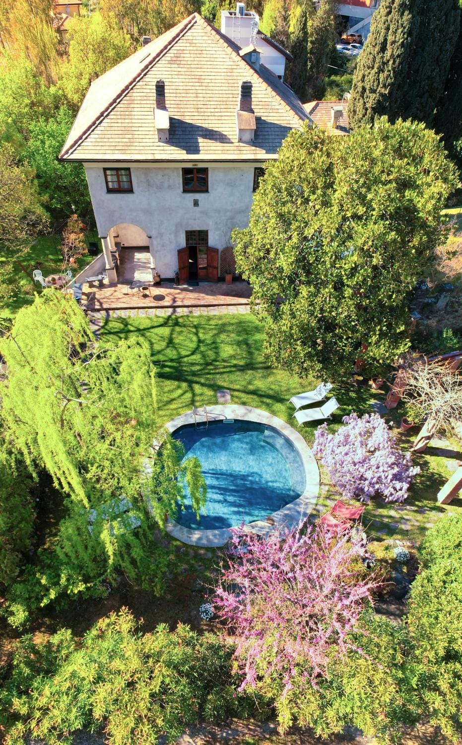 Property building, Bird's eye view, Swimming pool