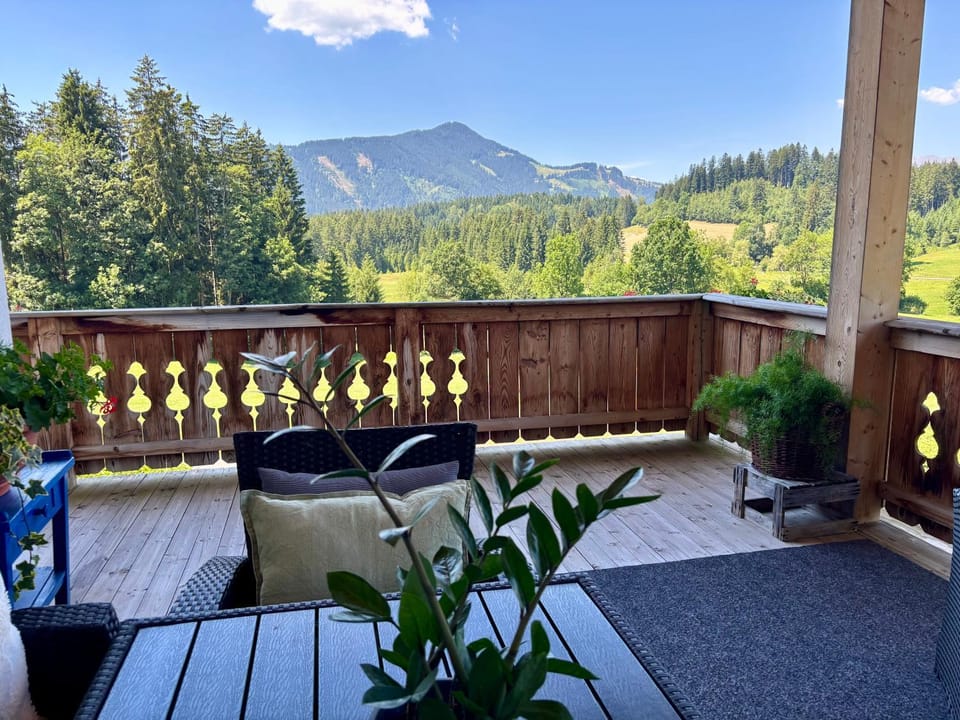 Natural landscape, View (from property/room), Balcony/Terrace, Seating area, Mountain view