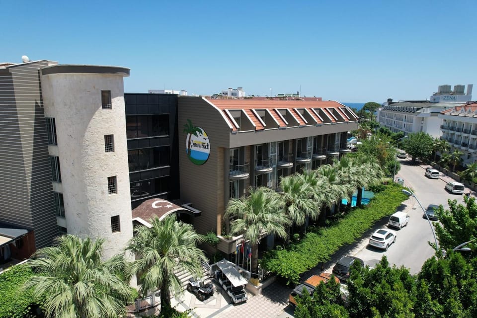 Property building, Nearby landmark, Neighbourhood, Sea view, Street view, Location, Parking