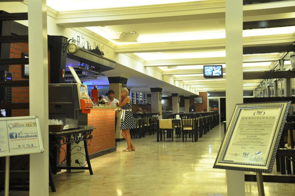 Restaurant/places to eat, Coffee/tea facilities, Lounge or bar, Alcoholic drinks, Non alcoholic drinks