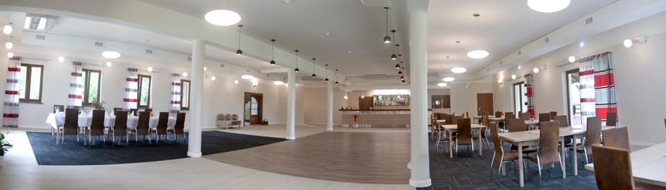 Restaurant/places to eat, Food and drinks