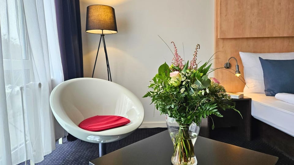 Seating area, Bedroom