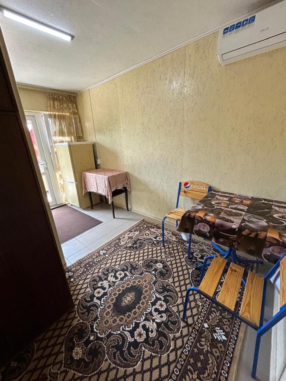 Living room, Seating area, air conditioner
