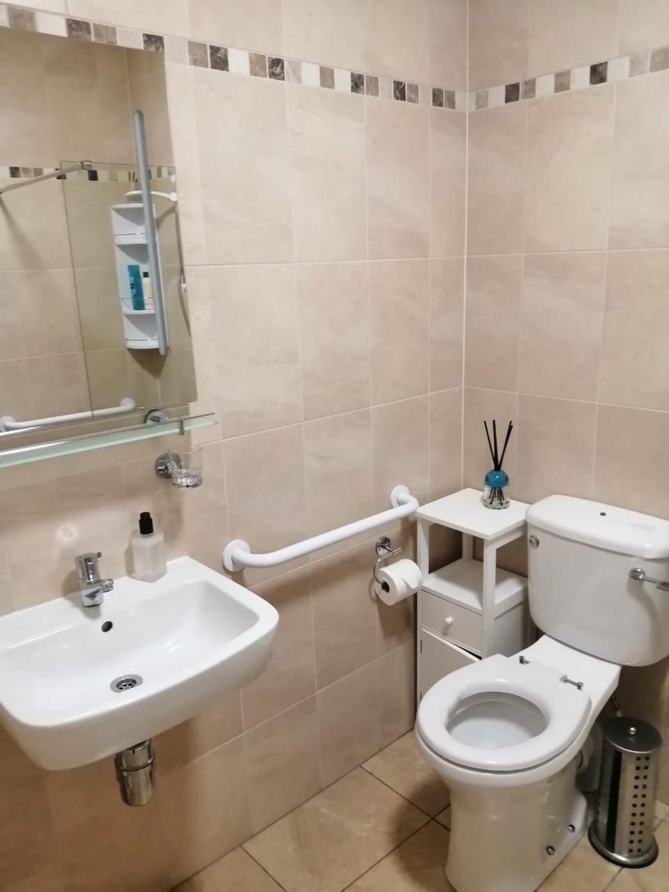 Shower, Bathroom, Facility for disabled guests