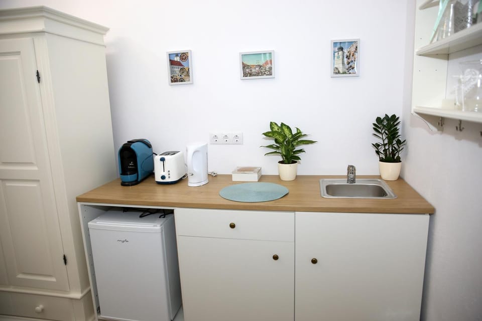 Coffee/tea facilities, Kitchen or kitchenette