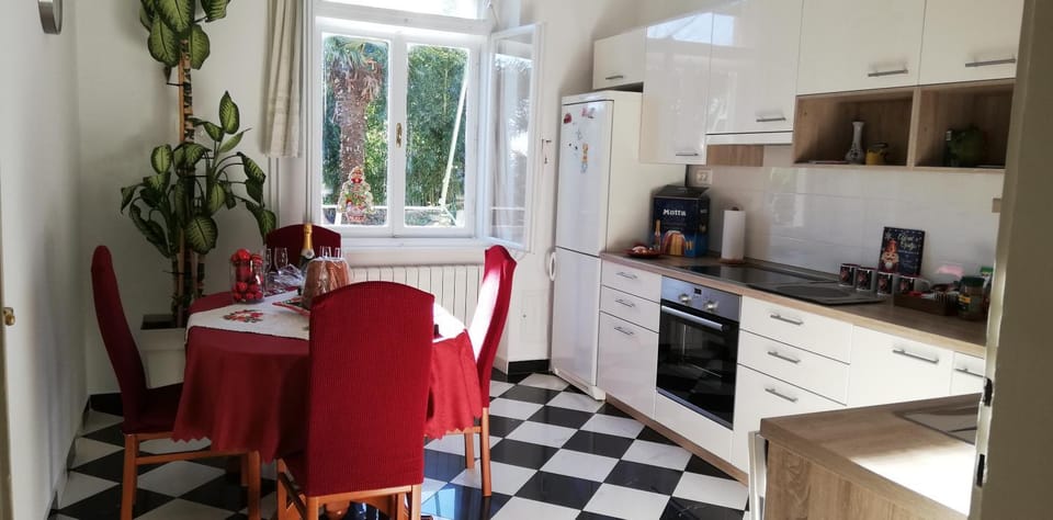 Dining area, Communal kitchen