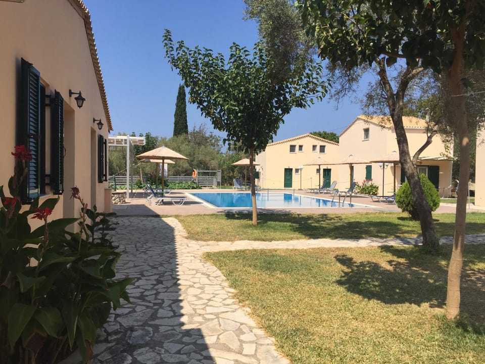 Property building, Garden, Garden view, Swimming pool