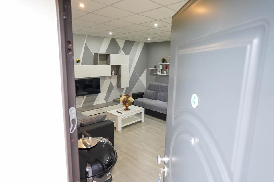TV and multimedia, Kitchen or kitchenette, Living room, Seating area