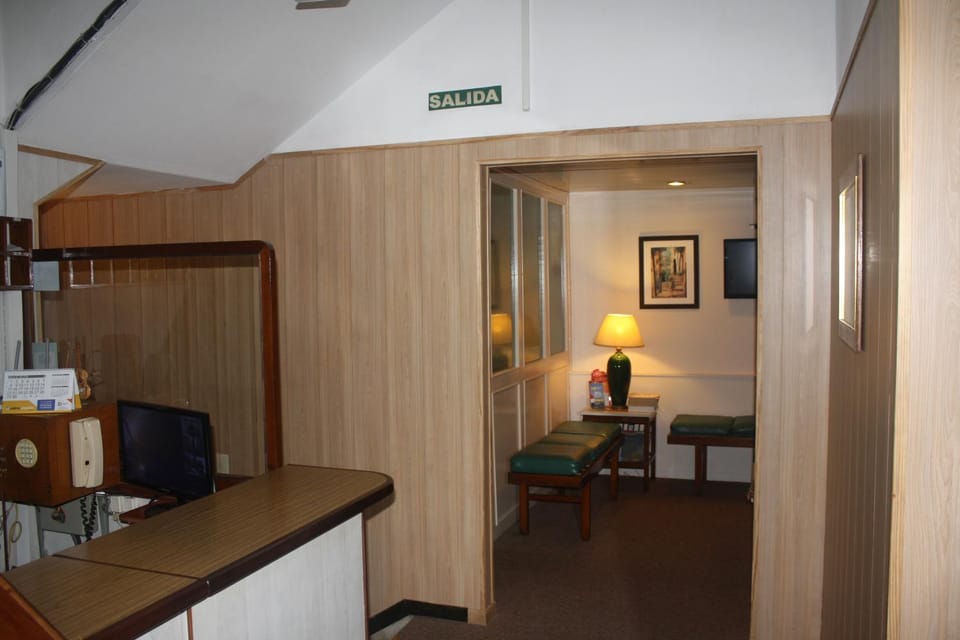 Communal lounge/ TV room