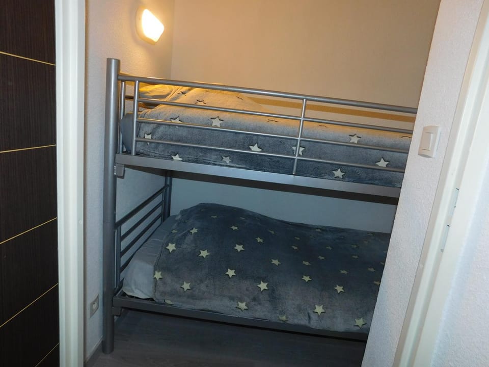 bunk bed