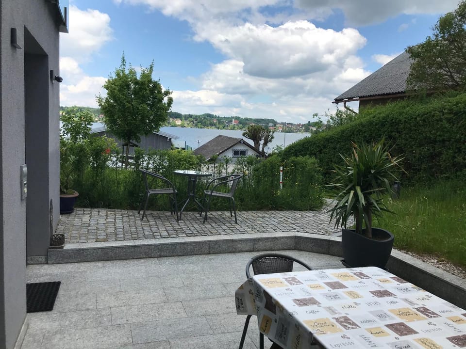 Patio, View (from property/room), Balcony/Terrace, Dining area, Lake view