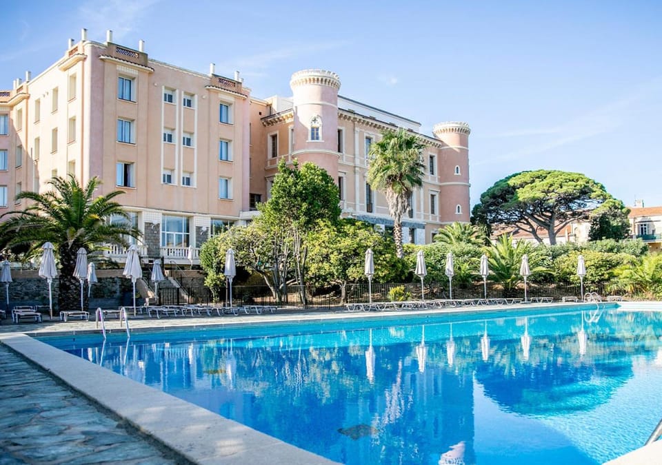 Property building, Pool view