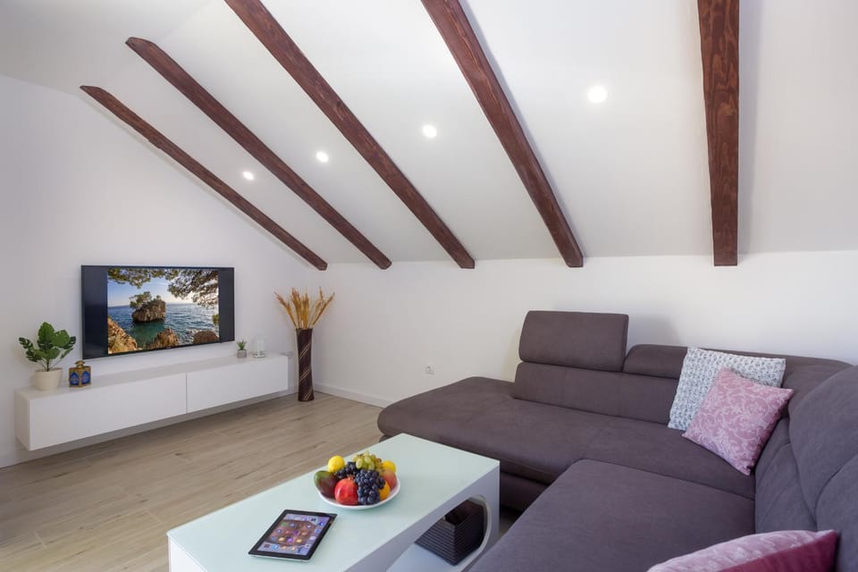 Communal lounge/ TV room, Living room, Seating area