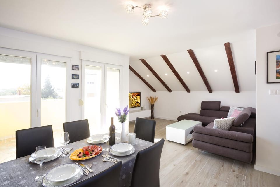 Communal lounge/ TV room, Living room, Seating area, Dining area, Communal kitchen
