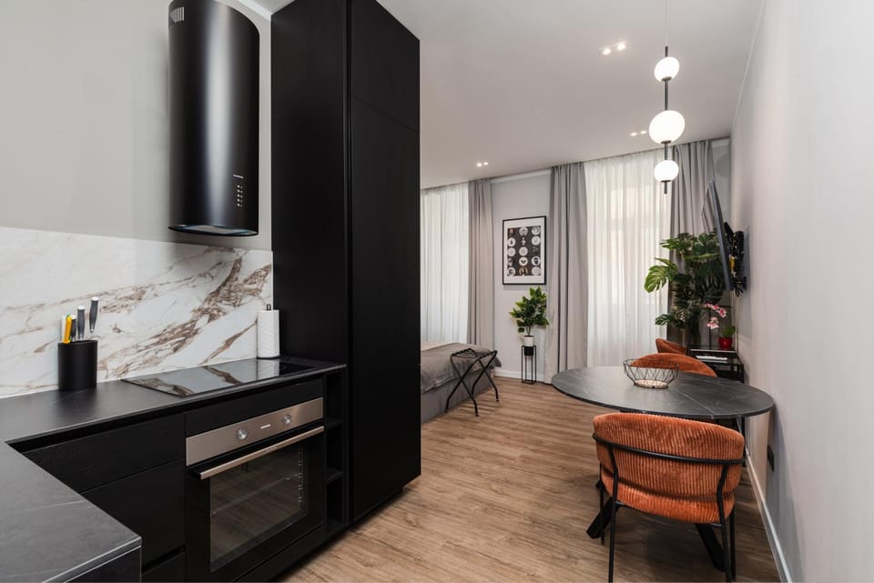 TV and multimedia, Kitchen or kitchenette, Living room, Seating area, Dining area, oven
