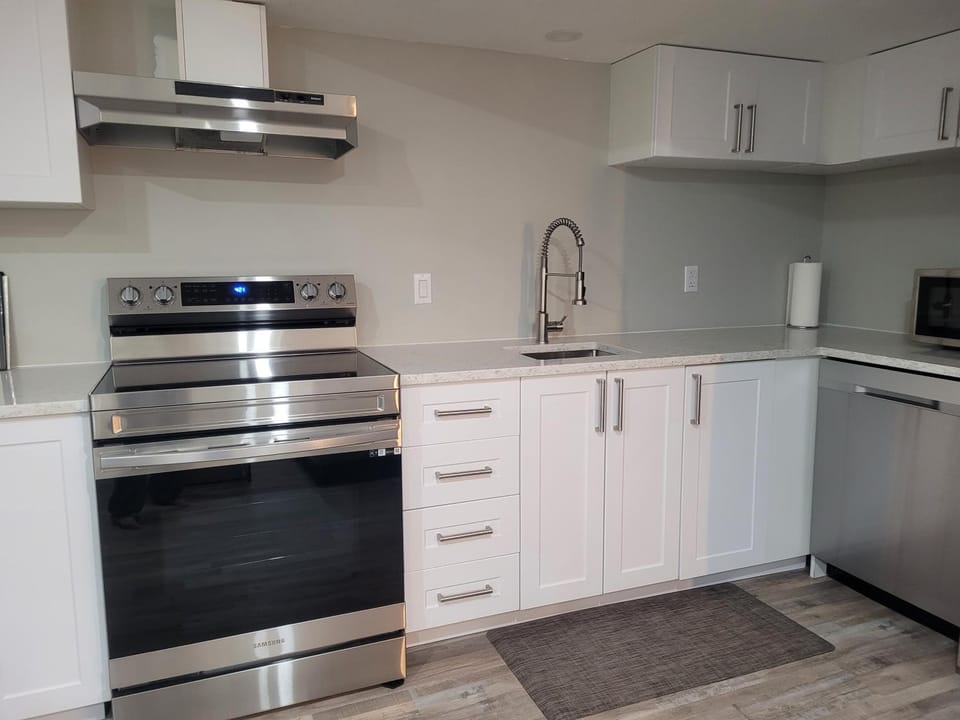 Kitchen or kitchenette, minibar, pet friendly, stove
