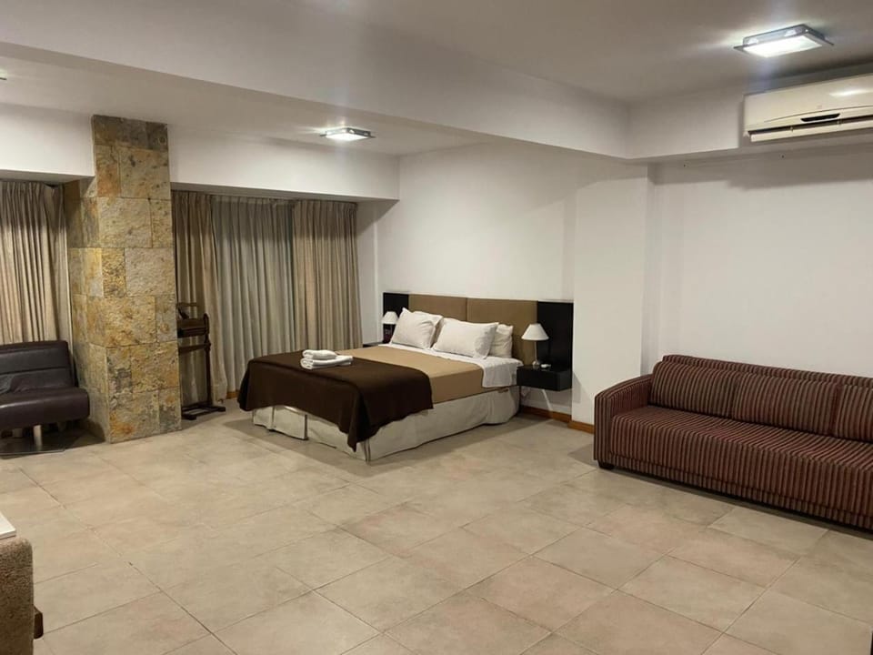 Bed, TV and multimedia, Photo of the whole room, Seating area, Bedroom, air conditioner