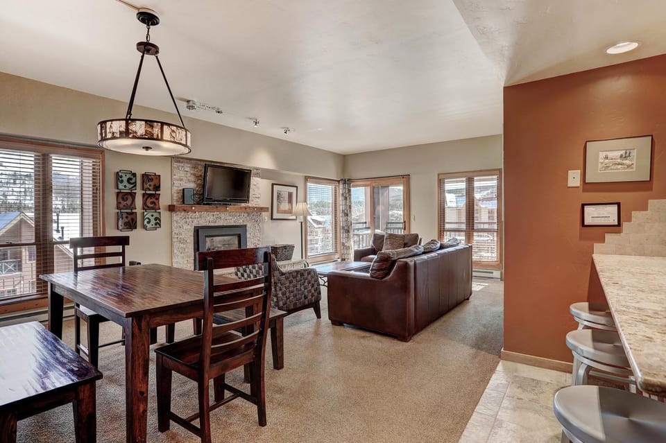 Village at Breckenridge Condos Sleeps 8 - Ski in Out Walk downtown Apartment in Breckenridge