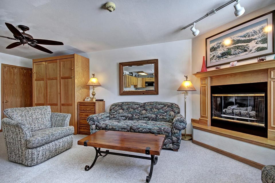 Relaxed Studio Seconds to Historic Main Street - Sleeps 4 Apartment in Breckenridge