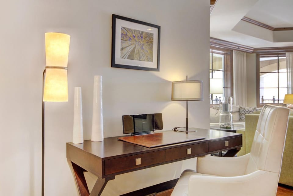 Luxury 2BRDen Ritz-Carlton Residence Apartment in Vail