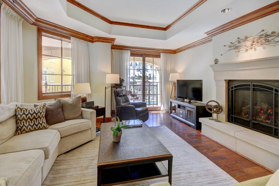 Luxury 2BRDen Ritz-Carlton Residence Apartment in Vail