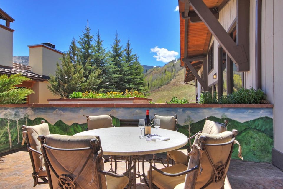 3 BR Condo at The Lodge at Vail with Pool, Hot Tub Apartment in Vail