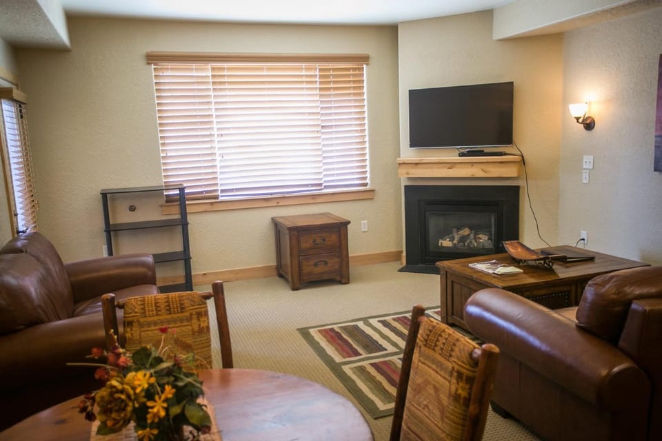 Silverado Lodge with Fireplaces and Pool Views Apartment in Wasatch County