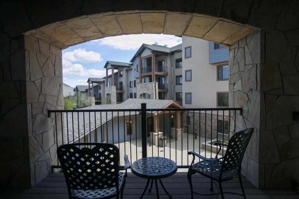 Silverado Lodge with Fireplaces and Pool Views Apartment in Wasatch County