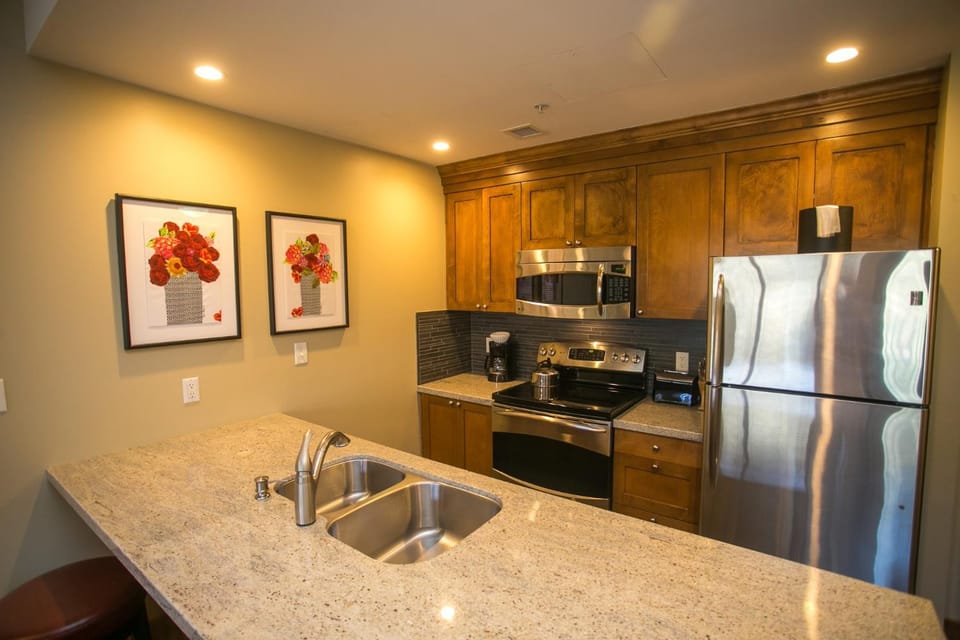 Fully Equipped in the Heart of Canyons Village Apartment in Wasatch County