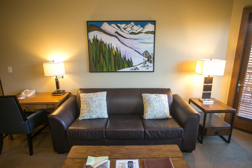 Fully Equipped in the Heart of Canyons Village Apartment in Wasatch County