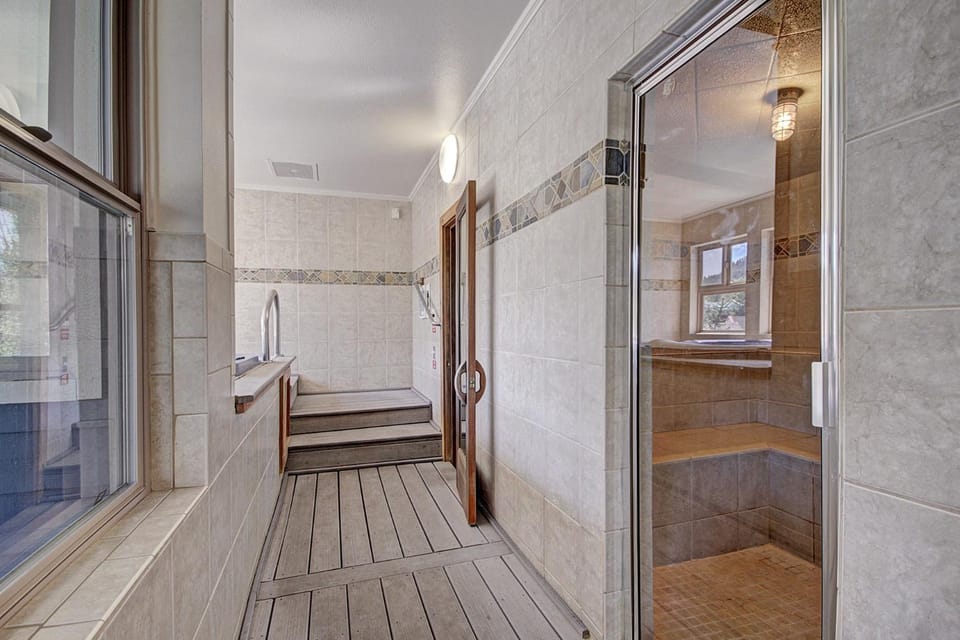 Wake up to Winter Wonderland 1Br 1Ba-Downtown Breck Sleeps 4 Apartment in Breckenridge