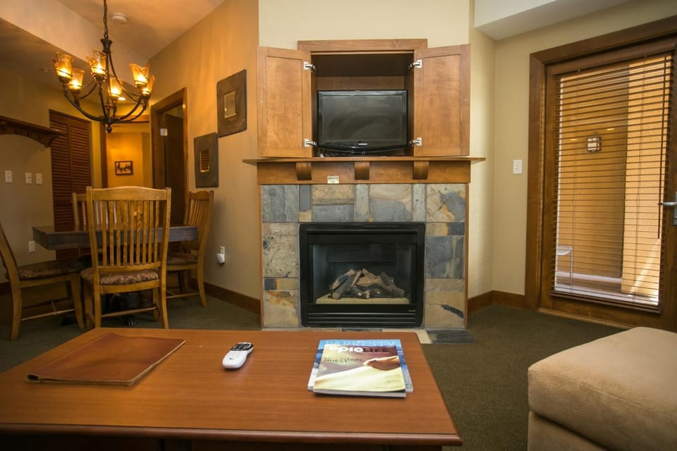 Sundial Lodge Condo Steps from Red Pine Gondola Save 20% on 7 Nights! Apartment in Wasatch County