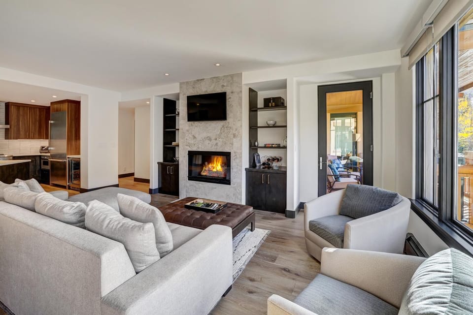 Ski-in Ski-out 3BR 3,5BA Forest Mountain Views, Sleeps 8 Apartment in Beaver Creek