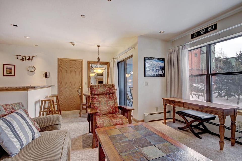 Quaint Winter Hideaway Sleeps 4- Across from Vibrant Main St Apartment in Breckenridge