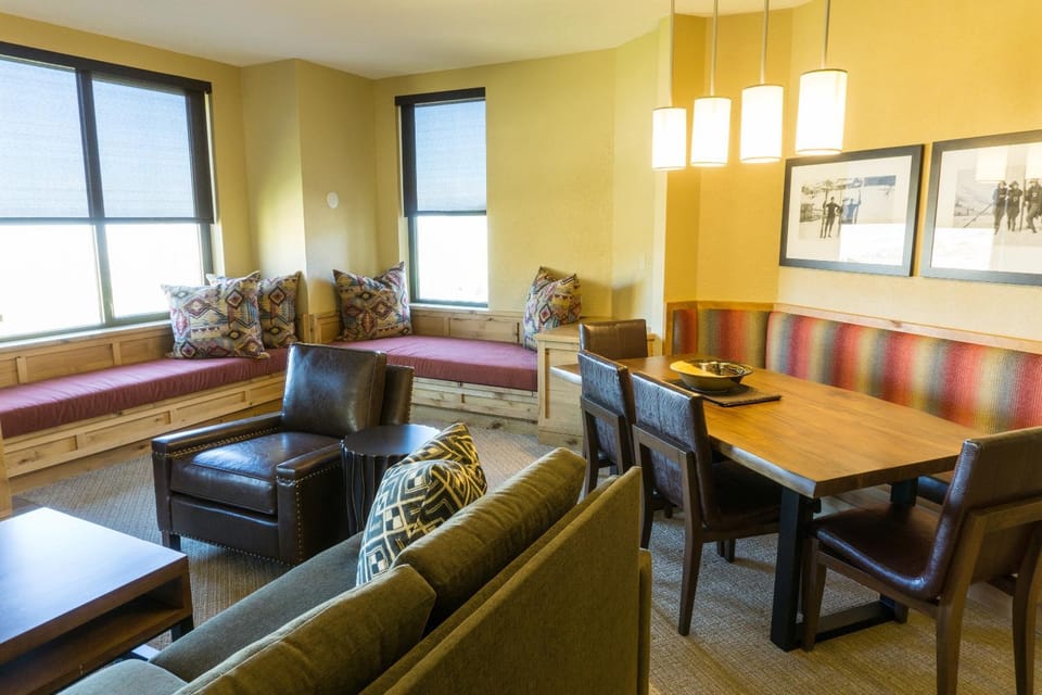 Deluxe condo in newly remodeled Grand Summit Hotel Apartment in Wasatch County