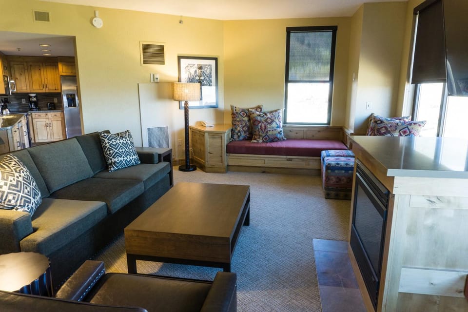 Deluxe condo in newly remodeled Grand Summit Hotel Apartment in Wasatch County