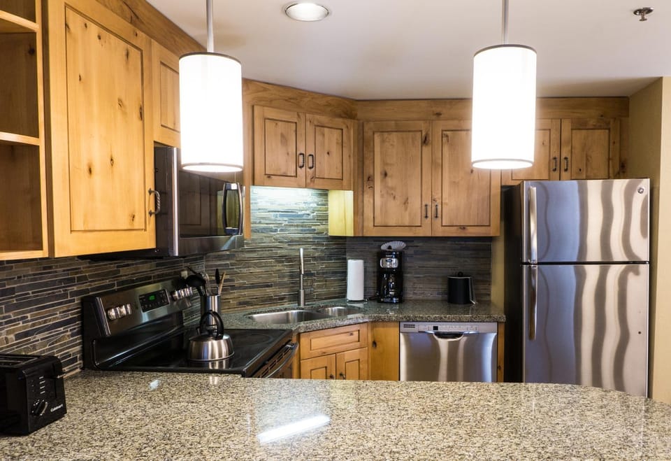 Grand Summit Mountainside Next to Red Pine Gondola Save 20% on 7 Nights! Apartment in Wasatch County
