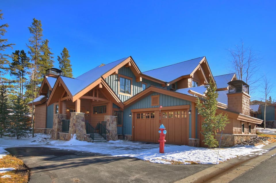 Premier 2-Story Townhome Minutes from Winter Activities House in Breckenridge