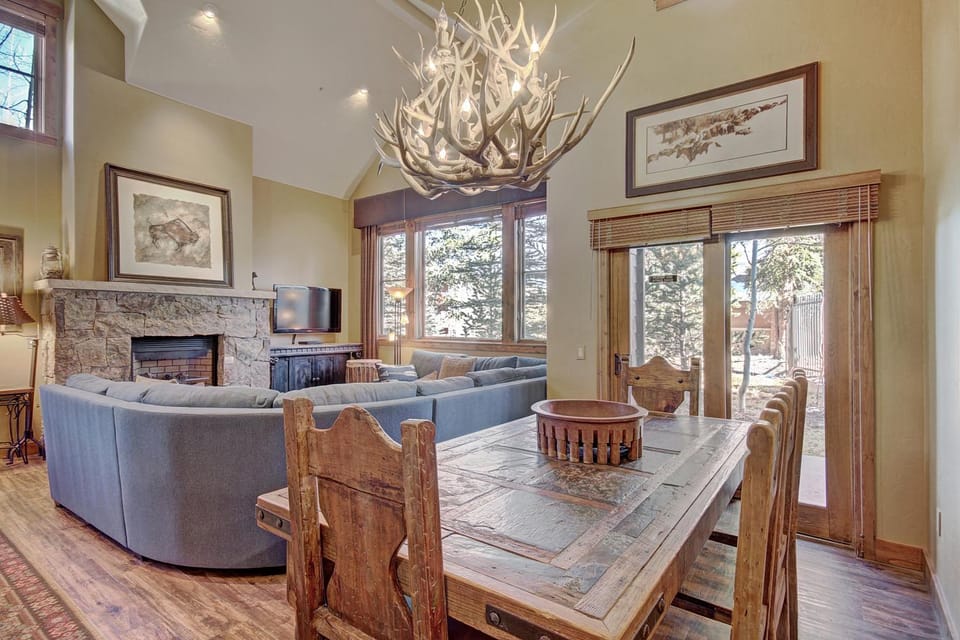 Premier 2-Story Townhome Minutes from Winter Activities House in Breckenridge