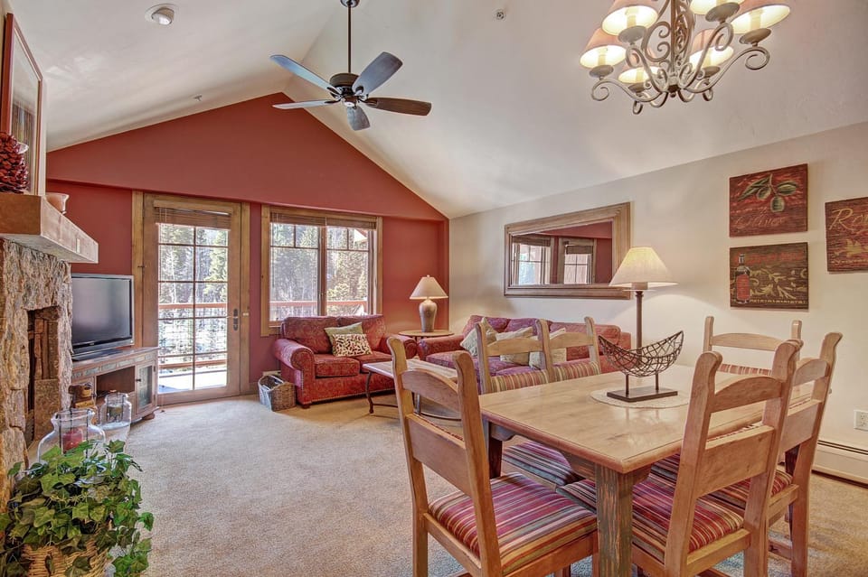 Bright Scenic 2Br - 7ppl Steps to Ski Lifts Main Street Apartment in Breckenridge