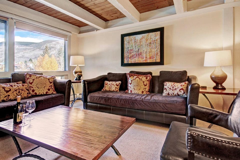 Modern 2 BR Condo Lodge at Vail, Walk to Gondola Apartment in Vail