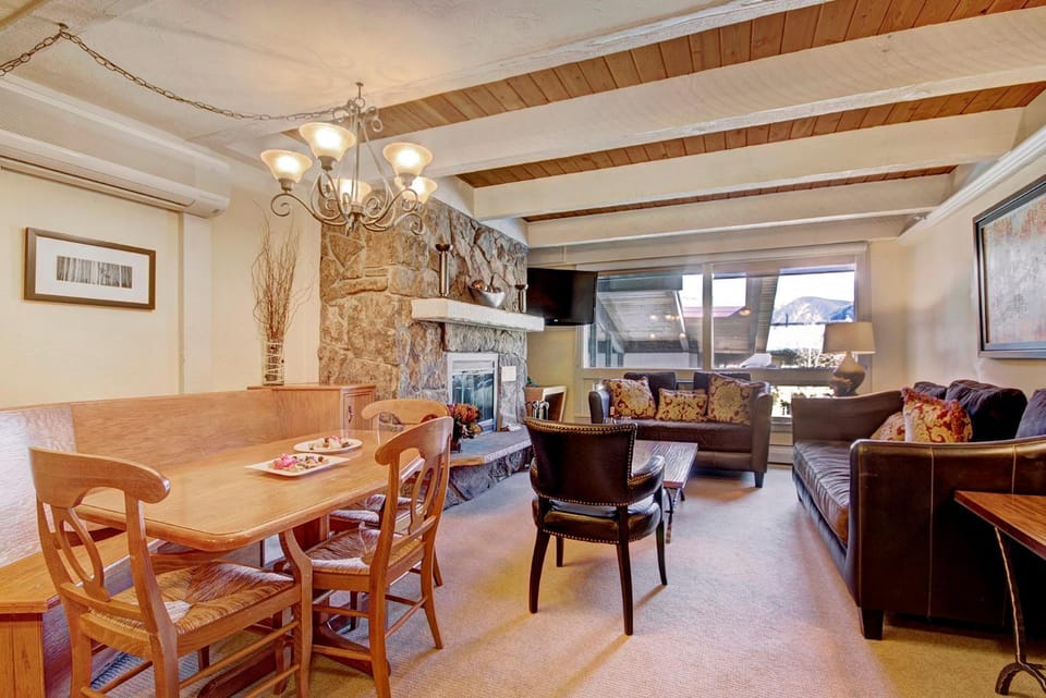 Modern 2 BR Condo Lodge at Vail, Walk to Gondola Apartment in Vail