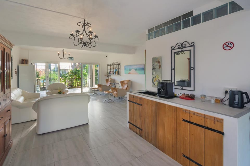 The Rusty Pelican Apartment in Rivière Noire District, Mauritius