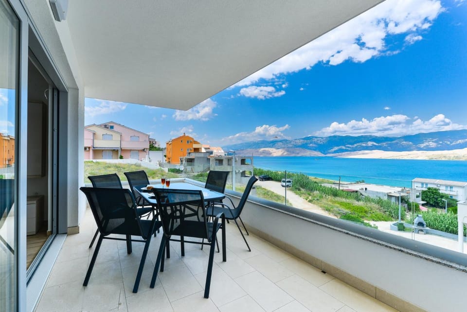 Property building, Balcony/Terrace, Beach, Mountain view, Sea view, Area and facilities