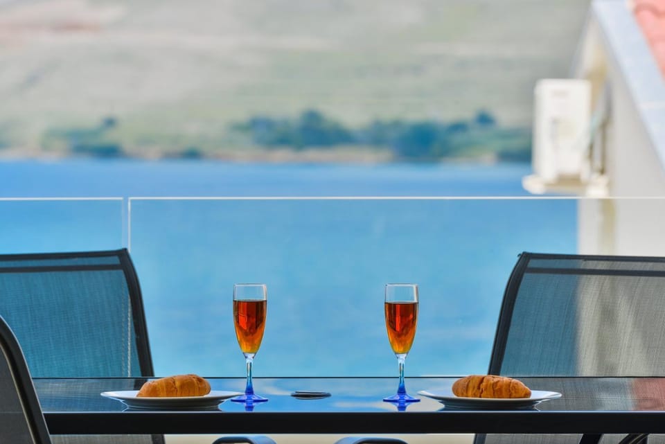 Natural landscape, View (from property/room), Balcony/Terrace, Alcoholic drinks