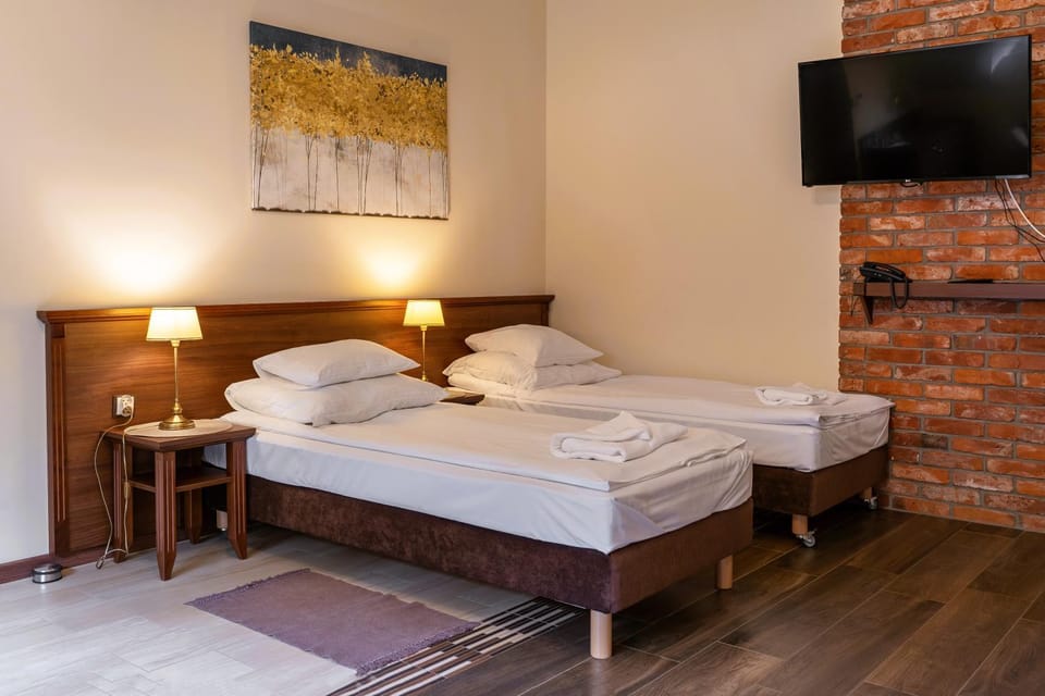 Bed, TV and multimedia, View (from property/room), View (from property/room), Other, Other, Other, Photo of the whole room, Decorative detail, Decorative detail, Bedroom, towels