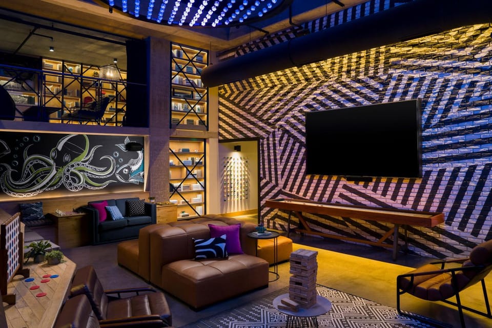Communal lounge/ TV room, Lobby or reception